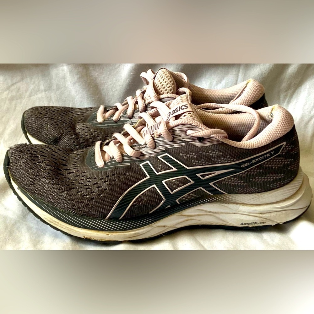 ASICS GEL-Excite 7 Women’s Grey Running 1012A562 Shoes Size 8 - Has Heel Damage